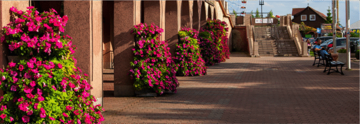 Poolkaarekujuline lilletorn  kõrgusega 1,3 meetrit